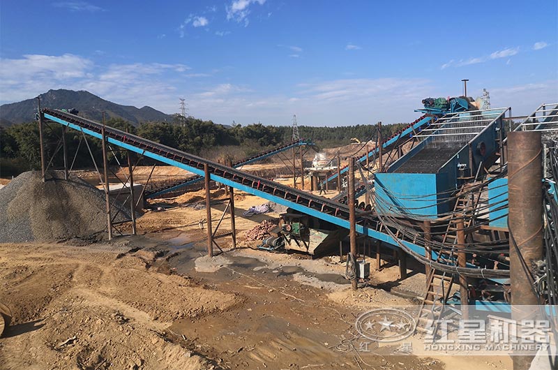 玄武巖制砂生產(chǎn)線現(xiàn)場(chǎng)