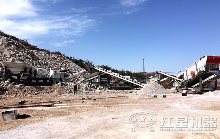 2臺履帶移動破碎機