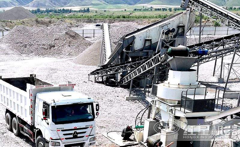 正在現(xiàn)場生產(chǎn)的HXVSI-1145制砂機(jī)