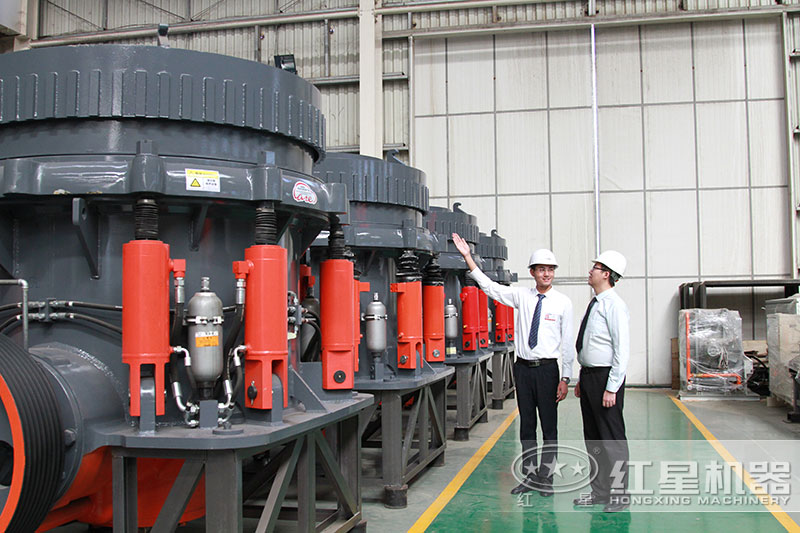 客戶來廠考察1200圓錐破