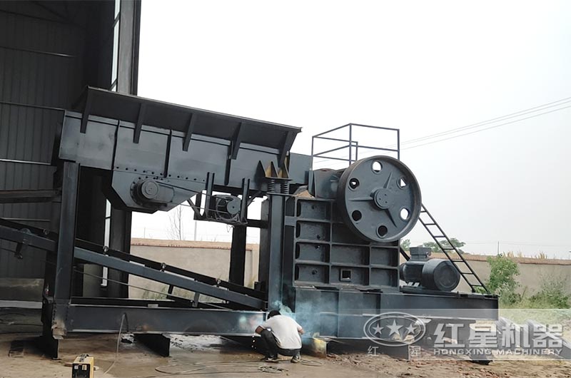 固定顎式破碎機現場實拍