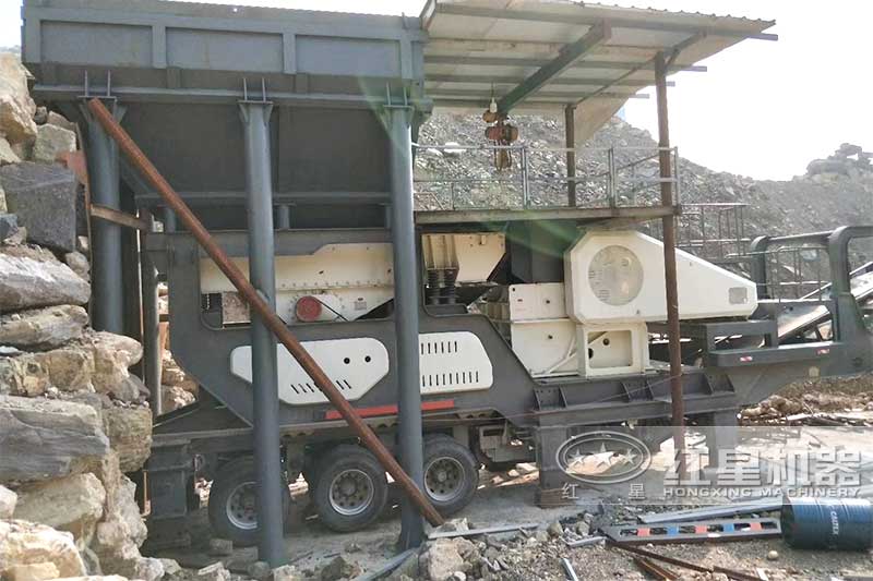 顎破輪胎移動破碎機現場