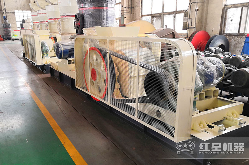 對輥破碎機車間實拍