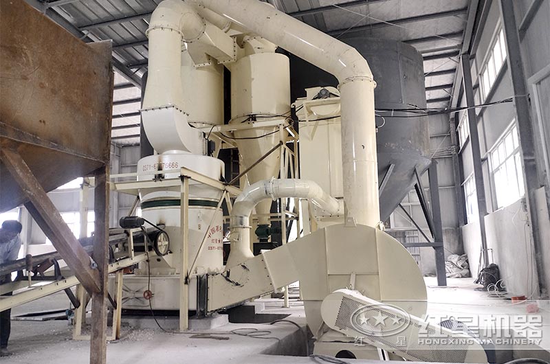 雷蒙磨粉機環保生產現場