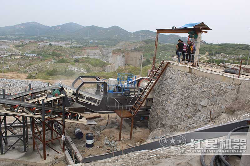 移動鄂式破碎機作業現場