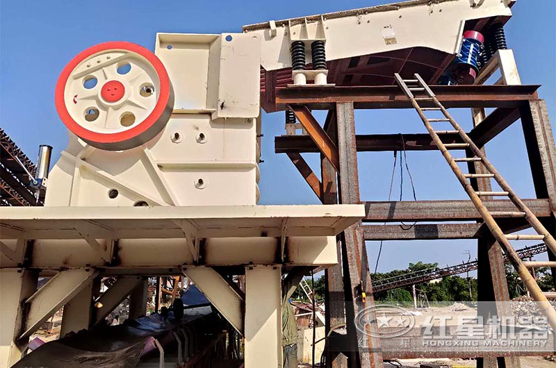 小型顎式破碎機采用鋼架結構隨拆隨走