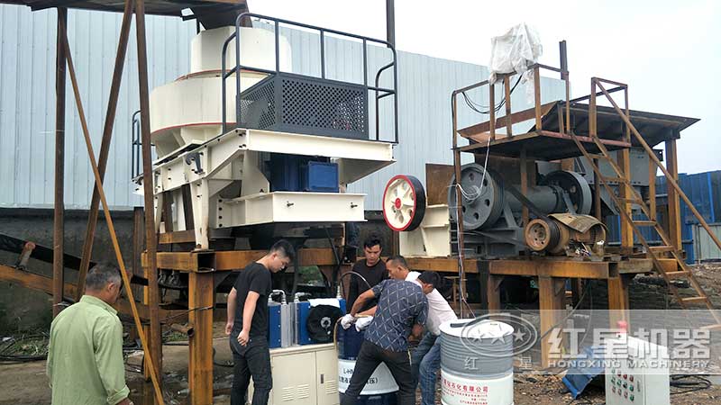 750x250顎式破碎機應用現場二