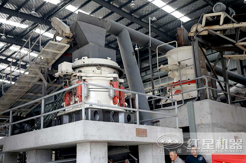 兩臺(tái)圓錐破碎機(jī)實(shí)拍 兩臺(tái)圓錐破碎機(jī)實(shí)拍