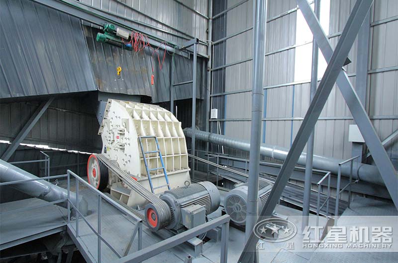 錘式破碎機(jī)現(xiàn)場(chǎng)