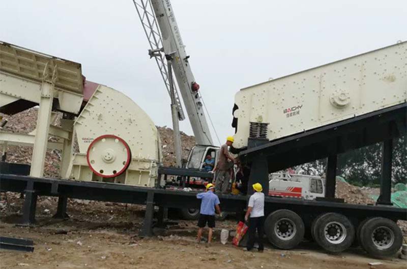 移動重錘破處理磚粉垃圾現(xiàn)場