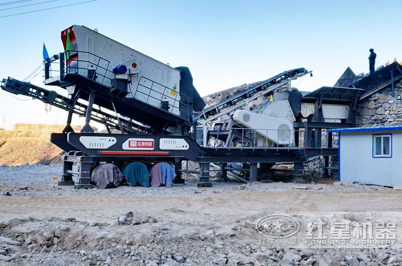 移動錘式破碎機(jī)處理煤矸石現(xiàn)場