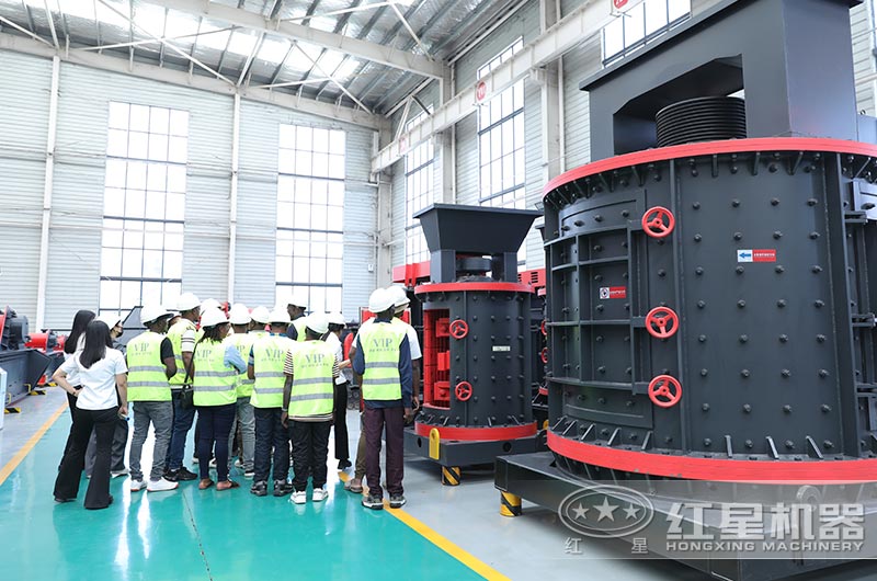 客戶來廠參觀復合式破碎機 客戶來廠參觀復合式破碎機