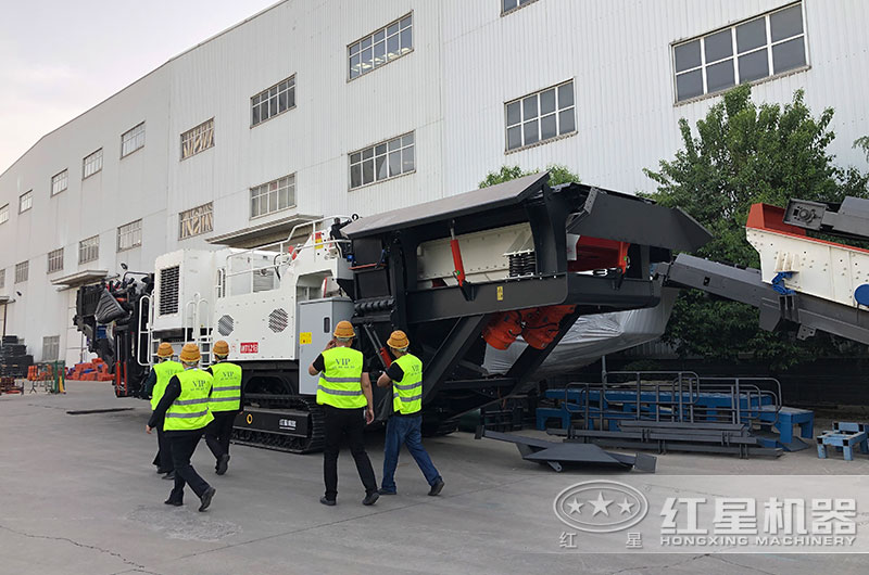 客戶來廠考察移動破碎機設備 客戶來廠考察移動破碎機設備