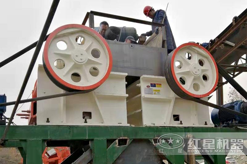 PEX-150x750鄂式破碎機現場