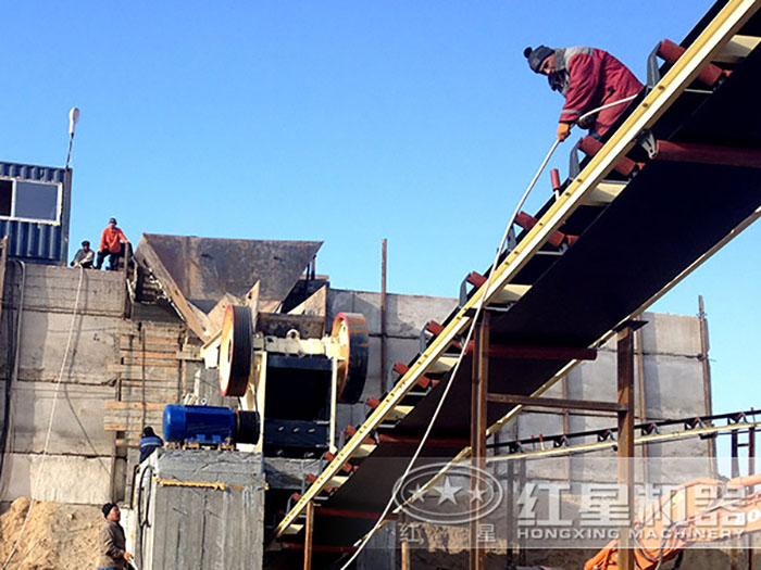 小型鄂式碎石機現場