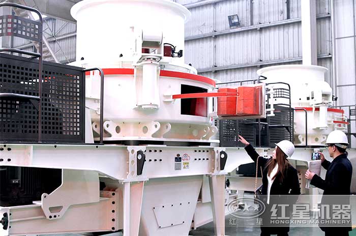 客戶來(lái)參觀考察制砂機(jī)