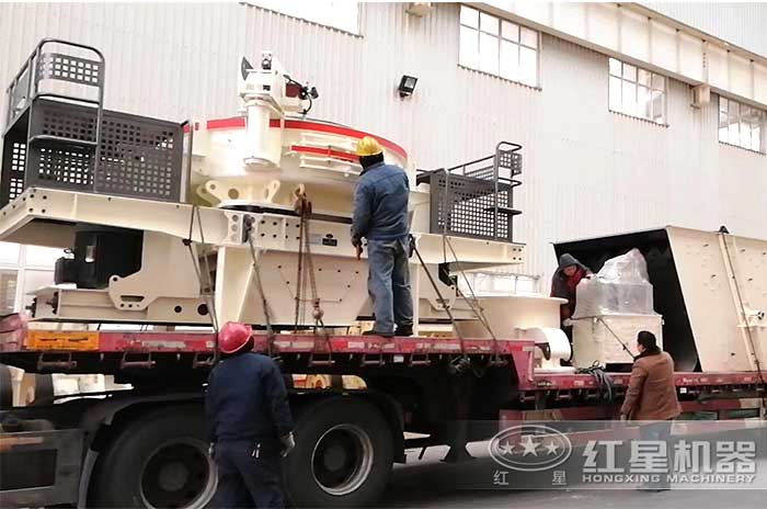 客戶定制的制砂機正準備發貨中