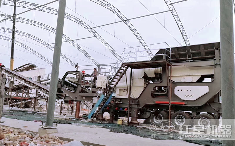 大型車載移動(dòng)式粉石機(jī)用戶投產(chǎn)現(xiàn)場 大型車載移動(dòng)式粉石機(jī)用戶投產(chǎn)現(xiàn)場