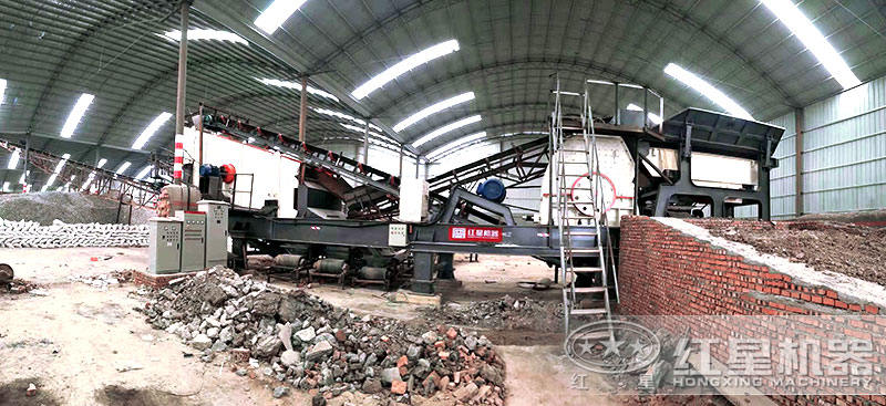 移動錘式破碎機作業(yè)現(xiàn)場