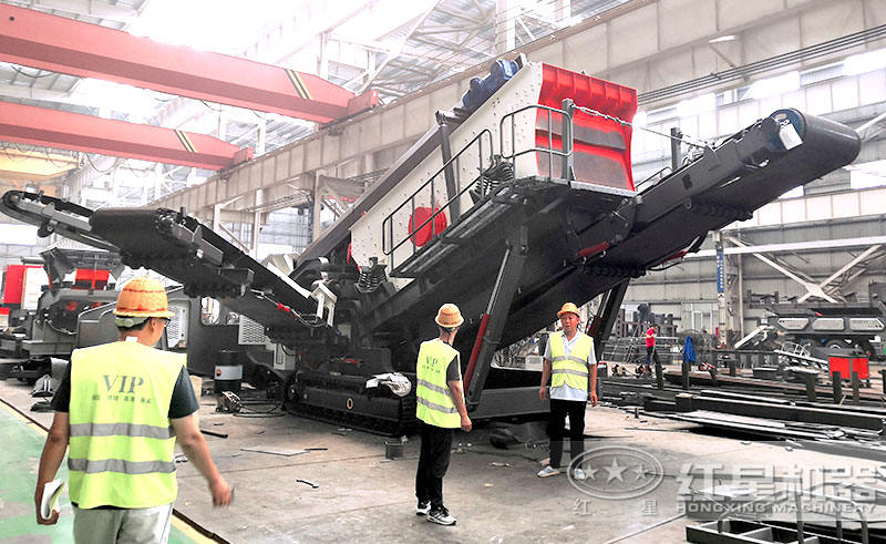 紅星機器客戶參觀移動破碎機