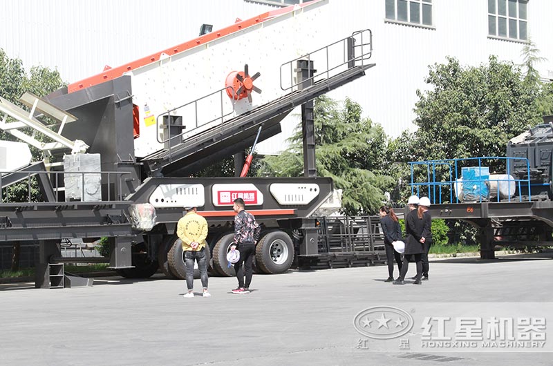 用戶來廠參觀移動式制砂機