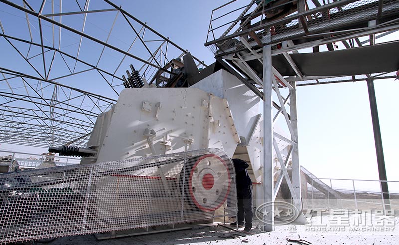 紅星1010反擊式破碎機安裝現場