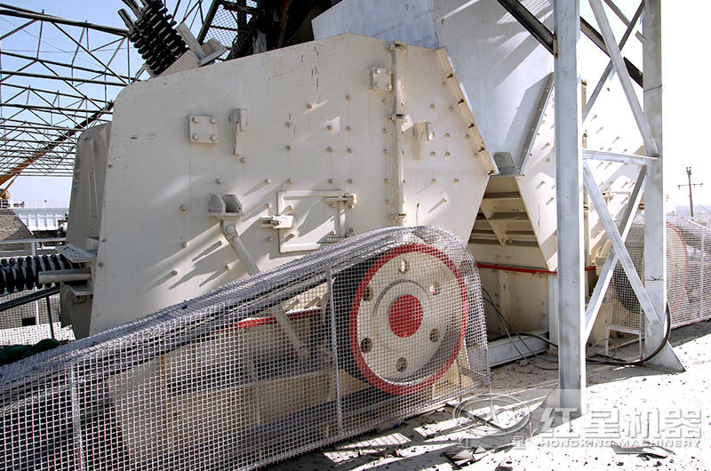 反擊式破碎機現場