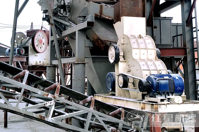 雙極粉碎機現(xiàn)場作業(yè)