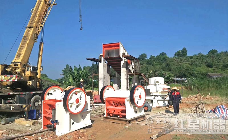 比較簡單的時產200噸的人工砂石設備安裝中 比較簡單的時產200噸的人工砂石設備安裝中