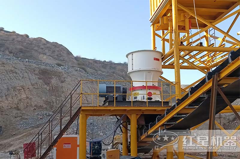 機制砂石骨料生產線主機設備--單缸液壓圓錐破碎機