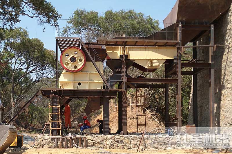 顎式破碎機(jī)現(xiàn)場(chǎng)