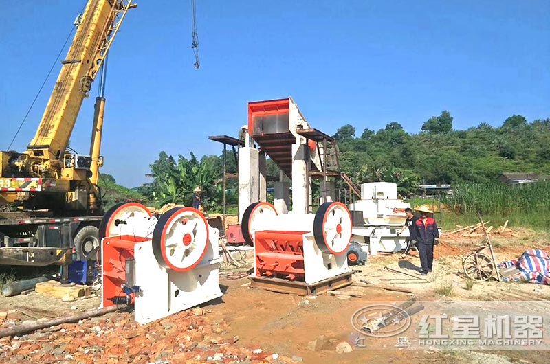 顎式破碎機安裝現場