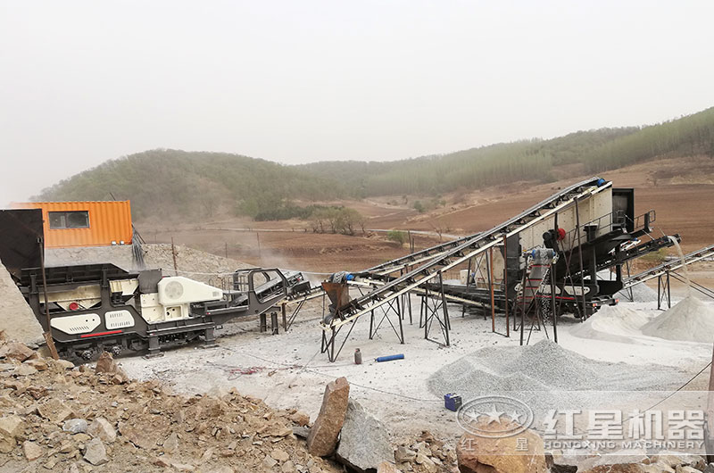 小型移動破碎沙石機生產現場