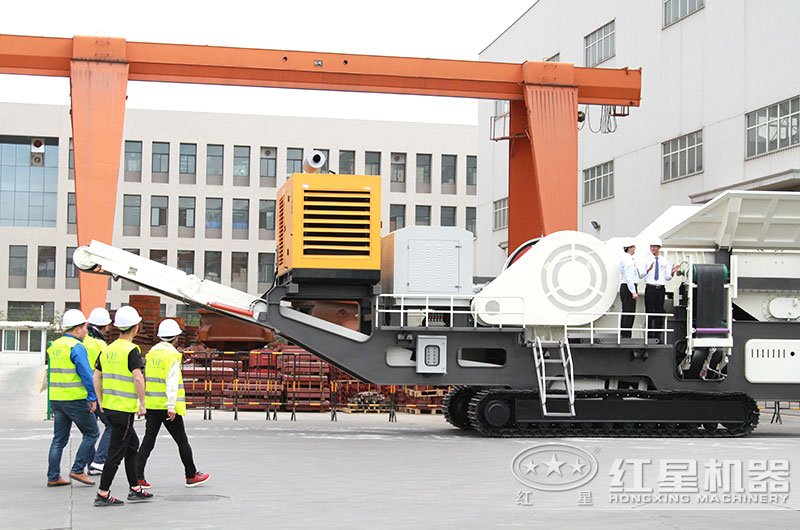 履帶式移動(dòng)碎石機(jī)