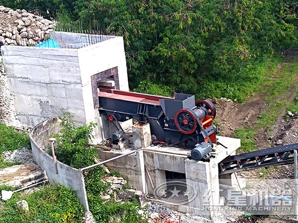 粗碎機(jī)工作現(xiàn)場(chǎng)