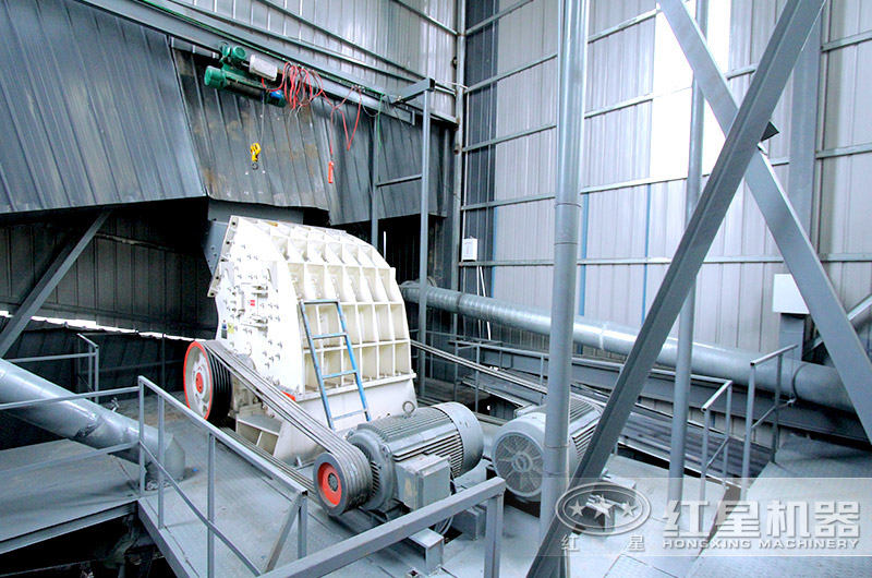 重錘式破生產(chǎn)現(xiàn)場(chǎng)