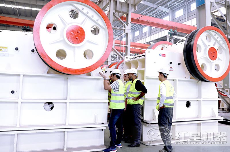 大型顎式破碎機(jī)