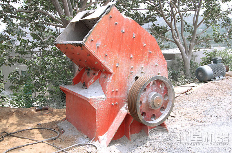 小型錘式破碎機生產(chǎn)現(xiàn)場 小型錘式破碎機生產(chǎn)現(xiàn)場