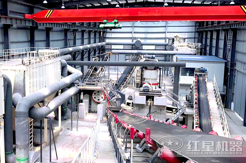 風(fēng)化石制砂機(jī)作業(yè)現(xiàn)場