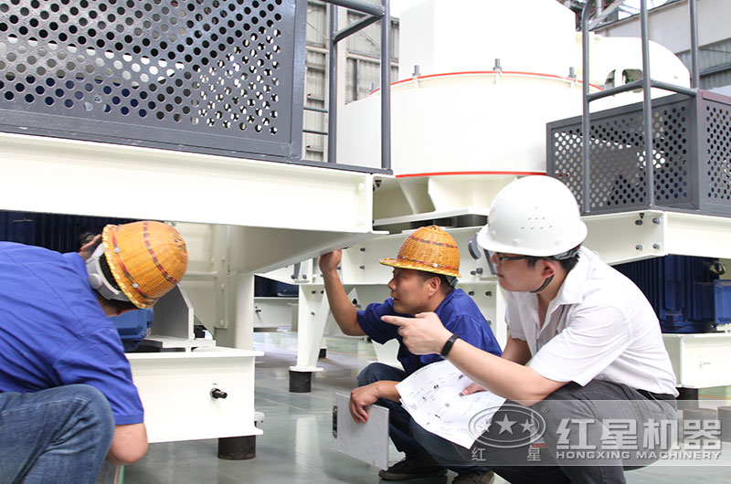 紅星機(jī)器技術(shù)人員認(rèn)真負(fù)責(zé)