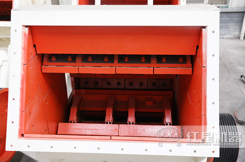 反擊式破碎機(jī)內(nèi)部結(jié)構(gòu)