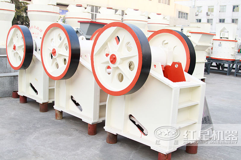 小型鄂式碎石機(jī)