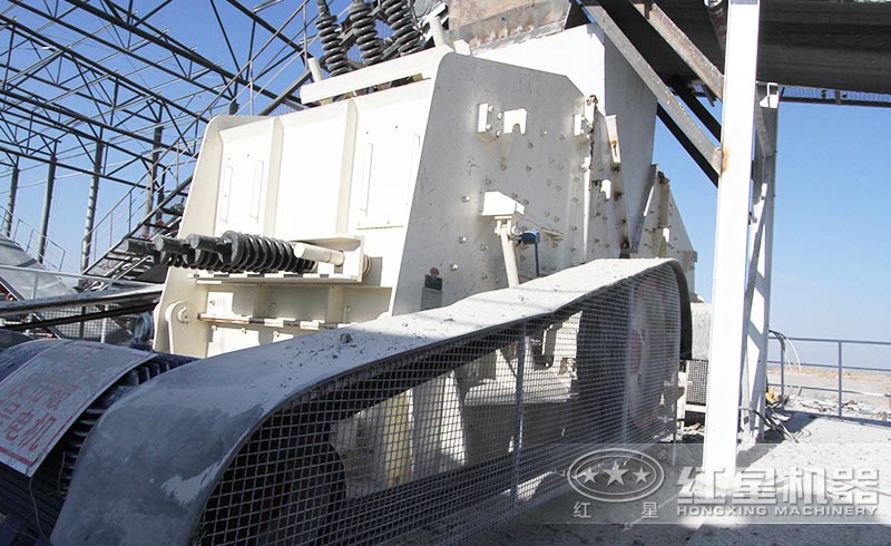 反擊式破碎機(jī)現(xiàn)場