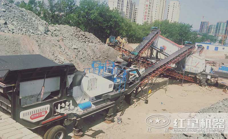 移動破碎機現(xiàn)場