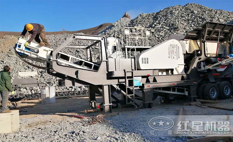 移動破碎機處理建筑垃圾現(xiàn)場