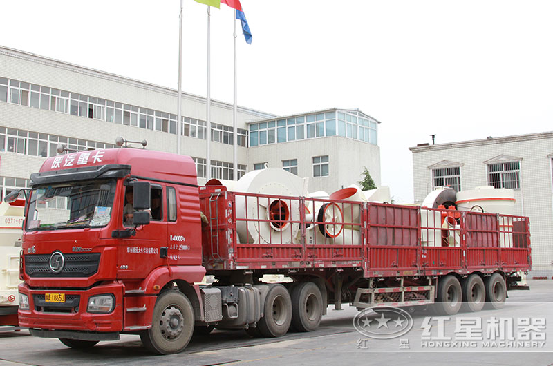 小型高壓磨粉機(jī)發(fā)貨現(xiàn)場(chǎng)