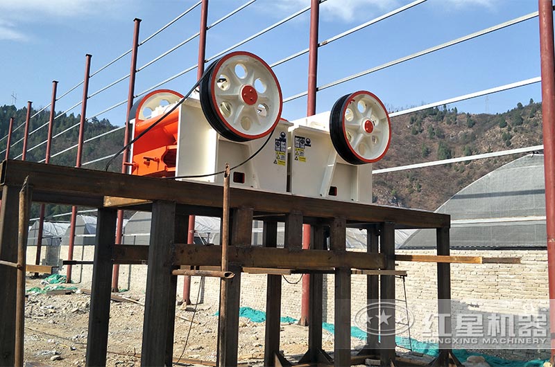 750x250顎破機用于小型砂石廠