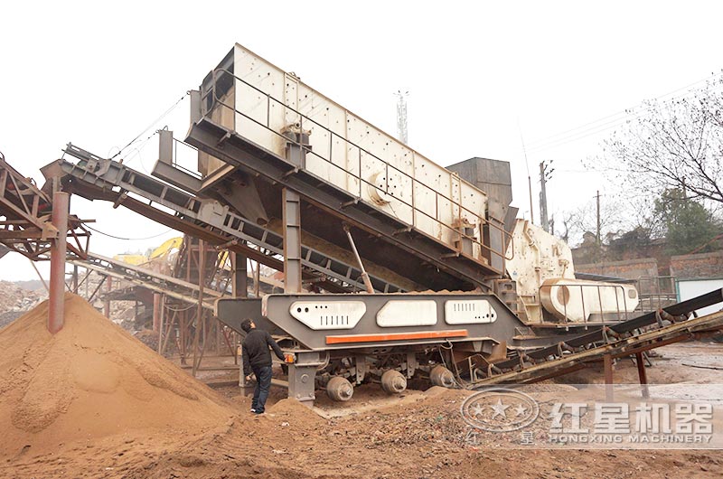 輪胎移動式反擊破處理建筑垃圾現(xiàn)場