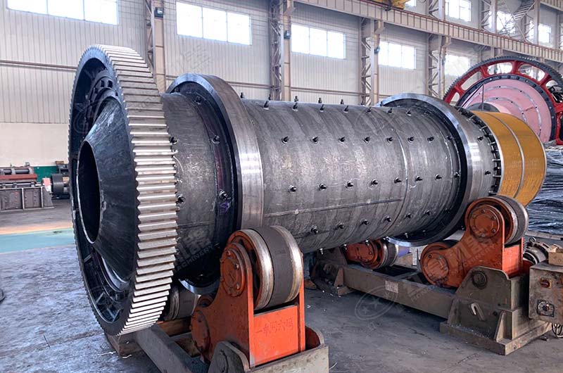 紅星節(jié)能球磨機生產(chǎn)車間實拍