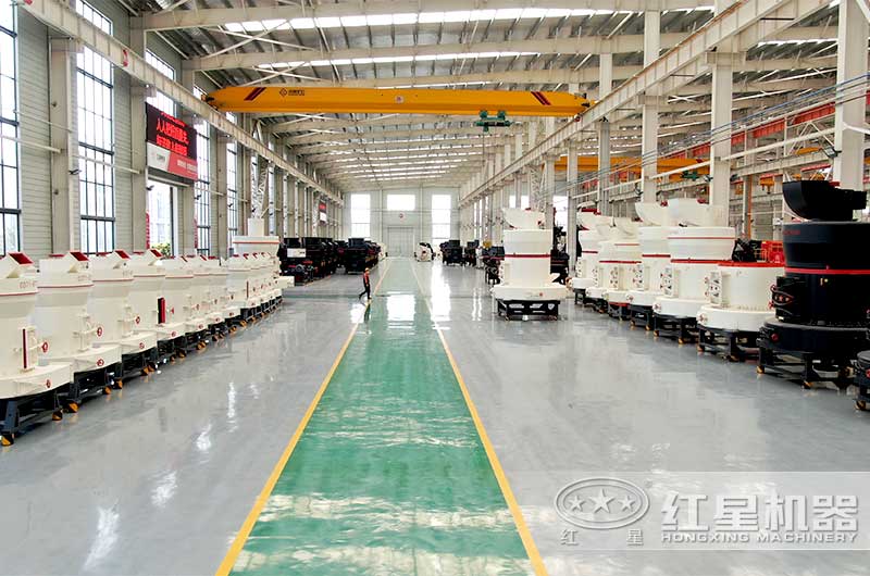 左側(cè)一列小型磨粉機(jī)